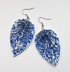 blue_decorative_earrings_1