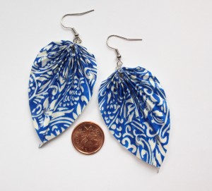 blue_decorative_earrings_2
